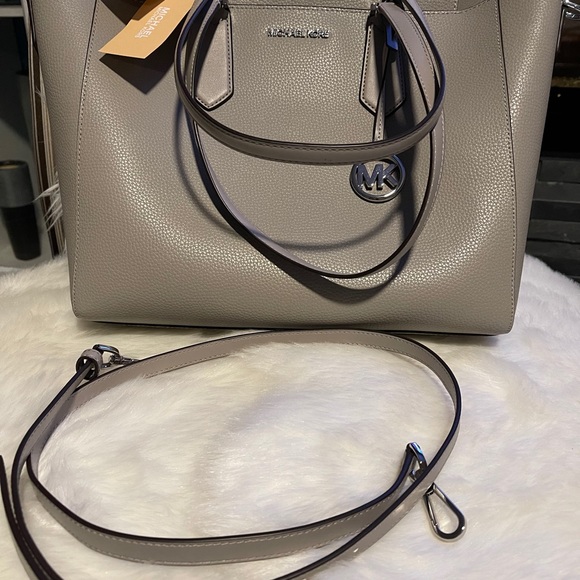 Brand New Michael Kors Leather Saffiano Handbag - Picture 2 of 11